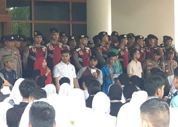 Aksi Demo Tandingan Disdik: DPRA tak Berpendidikan, Bikin Gaduh, dan hanya Bisa Buat Hoax