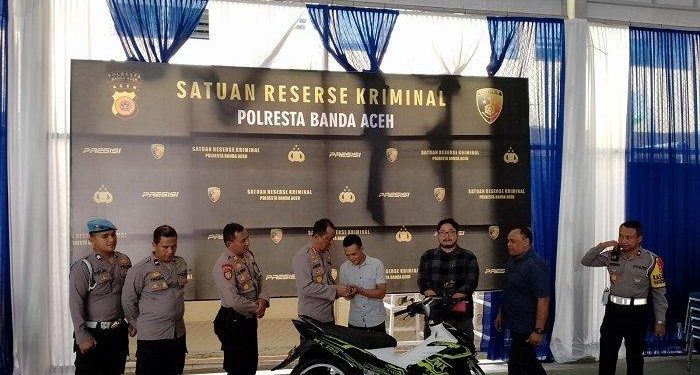 Polresta Banda Aceh Kembalikan Barang Bukti Curanmor ke Korban