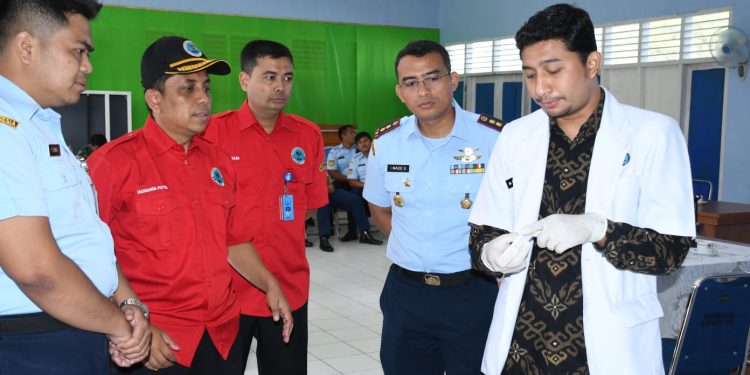Implementasi Inpres P4GN, BNN Kota Sabang Tes Urine Personel Satrad 233 Sabang