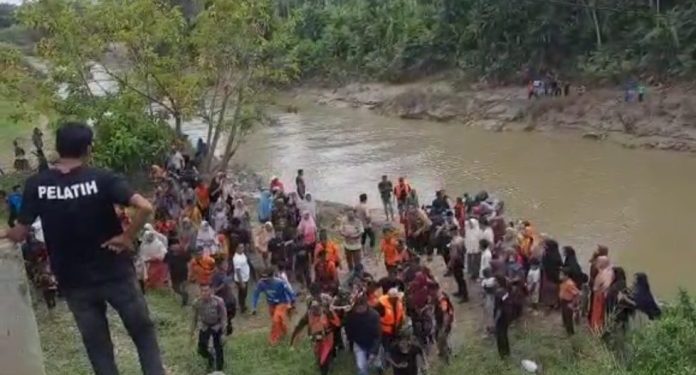 Basarnas Bersama Tim Temukan Bocah 4 Tahun yang Tenggelam