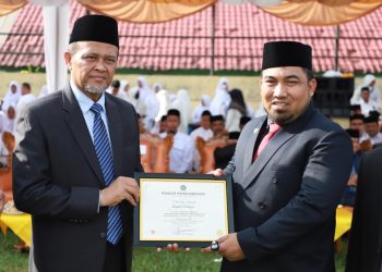 Pj Bupati Aceh Besar Terima Penghargaan dari Kemenag RI