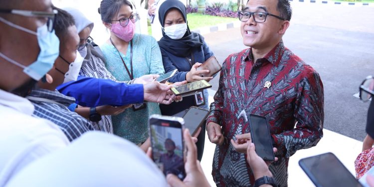 Diperintah Jokowi Bereskan Honorer, Menteri PANRB: Opsi-Opsi Dibahas Bareng Asosiasi Pemda