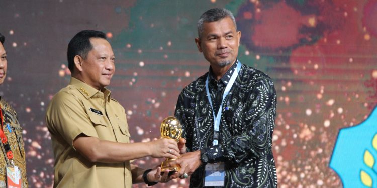 Raih Cakupan Kesehatan Semesta, Kota Sabang Terima Penghargaan UHC