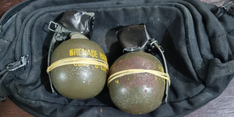 Petani di Pidie Serahkan Dua Buah Granat Aktif kepada Polisi