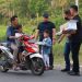 Pj Bupati Aceh Besar Bagi-Bagi Takjil di Montasik