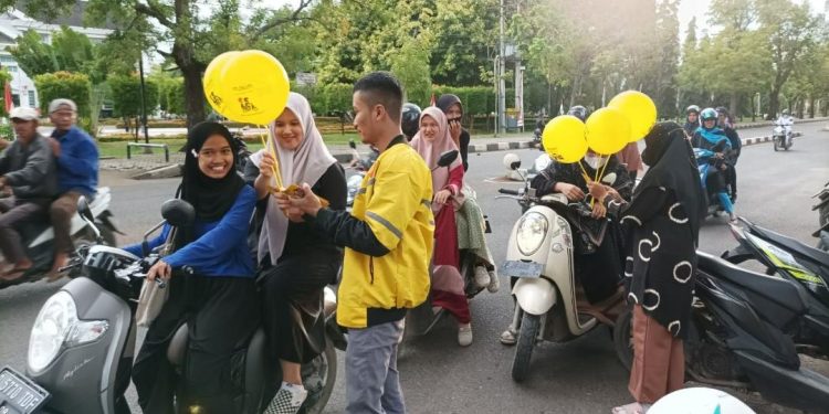 Maxim Bagikan Takjil Gratis di Kota Banda Aceh