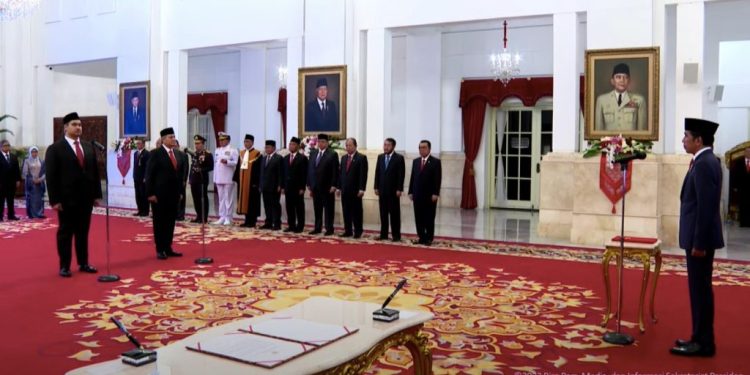 Presiden Melantik Dito Ariotedjo sebagai Menpora