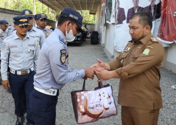 38 Personil Kontrak Dishub Terima Bingkisan dari Pemkab Aceh Besar