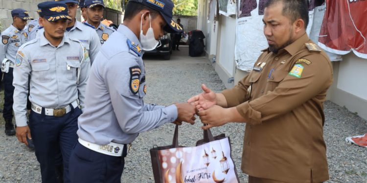 38 Personil Kontrak Dishub Terima Bingkisan dari Pemkab Aceh Besar