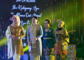 Ayu Marzuki Pamerkan Songket Khas Aceh Besar Pada Ajang Nasional HUT ke-43 Dekranasda