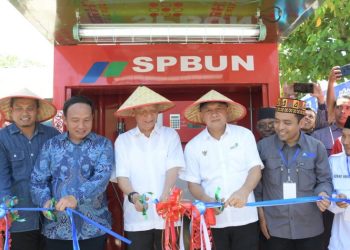 Didampingi Penjabat Gubernur, Menkop UKM Resmikan SPBUN Mon Ikeun
