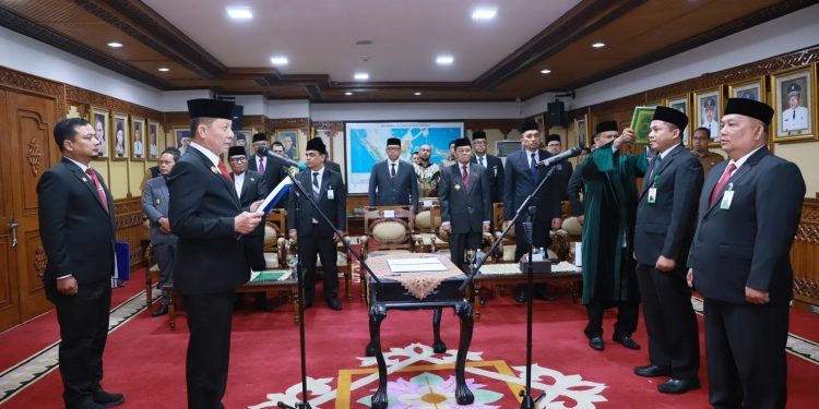 Pj Gubernur Lantik Direktur Operasional dan Direktur Kepatuhan Bank Aceh