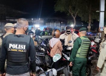 Tindak Lanjut SE Gubernur, Satpol PP dan WH Aceh Bubarkan Perempuan Nongkrong di Warkop Tengah Malam