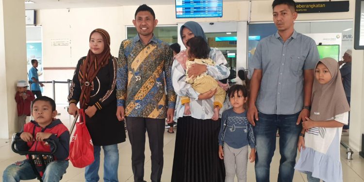 Teuku Riefky Berangkatkan Dua Anak Penderita Bocor Jantung asal Aceh ke Jakarta