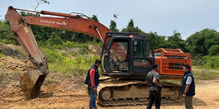Polisi Amankan Dua Unit Ekskavator di Dua Lokasi Tambang Ilegal di Aceh Timur