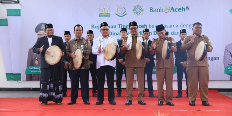 Bank Aceh Dukung Edukasi dan Inklusi Keuangan Melalui Program Jaksa Masuk Dayah