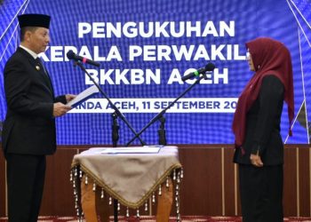 Penjabat Gubernur Achmad Marzuki Kukuhkan Kepala Perwakilan BKKBN Aceh yang Baru