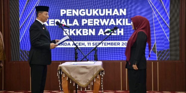 Penjabat Gubernur Achmad Marzuki Kukuhkan Kepala Perwakilan BKKBN Aceh yang Baru