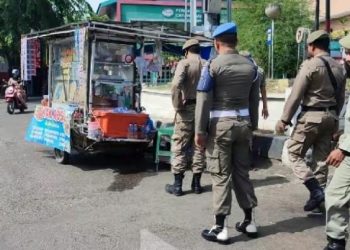Tertibkan Pedagang Liar, Satpol PP/WH Banda Aceh Dapat Apresiasi dari Plt Sekda
