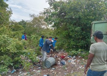 Libatkan Mahasiswa KKN, DLH Aceh Besar Bersihkan Sampah di Jantho dan Blang Bintang