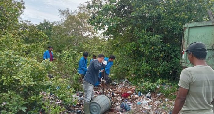 Libatkan Mahasiswa KKN, DLH Aceh Besar Bersihkan Sampah di Jantho dan Blang Bintang