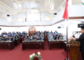 Pj Bupati Aceh Besar Sampaikan Rancangan Perubahan KUA dan PPAS ke DPRK