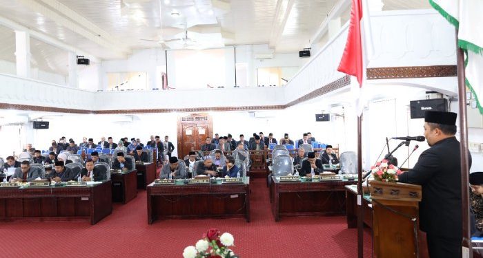 Pj Bupati Aceh Besar Sampaikan Rancangan Perubahan KUA dan PPAS ke DPRK