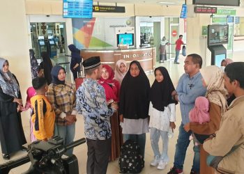 Teuku Riefky Berangkatkan Tiga Anak Penderita Bocor Jantung asal Aceh ke Jakarta