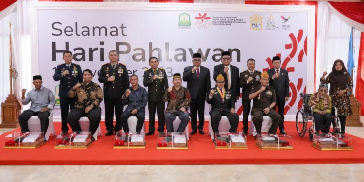 Pemerintah Aceh Beri Bingkisan Untuk Keluarga Pejuang Kemerdekaan di Momen Hari Pahlawan