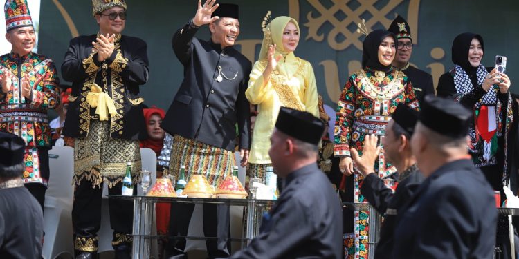 Pawai Budaya PKA-8 Pukau Ribuan Mata Penonton