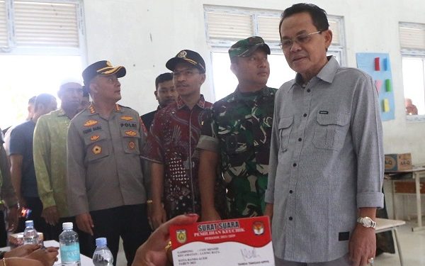 Ketua DPRK Banda Aceh Bersama Pj Walikota Tinjau Pemilihan Keuchik Serentak