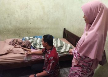 Terbaring Lima Tahun, Ketua DPRK Banda Aceh Kunjungi Lansia di Lamdingin