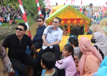 Pawai Kapal Hias PKA-8 Hipnotis Ribuan Masyarakat Aceh