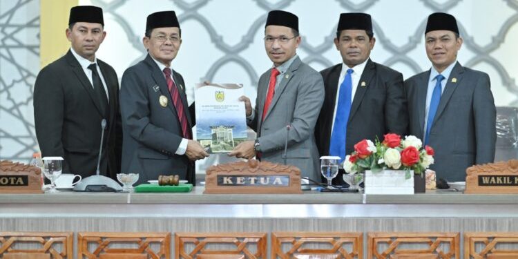 DPRK Banda Aceh Gelar Paripurna Penyampaian dan Penyerahan R-KUA PPAS TA 2024
