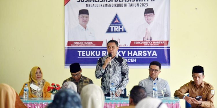 Isnaini Husda Sosialisasi Beasiswa PIP di SMP 8 Banda Aceh