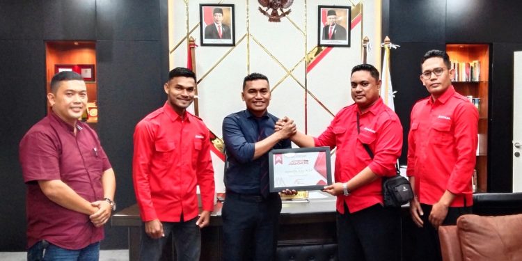 Empat Sosok dan Satu Lembaga Terima Penghargaan Sahabat Aceh Online