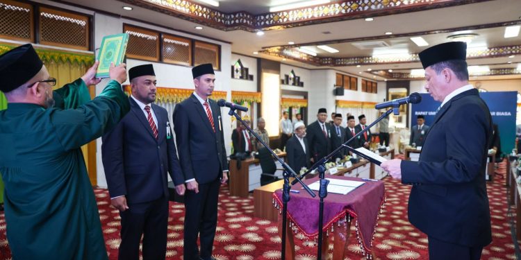 Pj Gubernur Lantik Direktur Bisnis dan Direktur Dana dan Jasa Bank Aceh