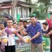 Peduli Olahraga, Fauziannur Serahkan Bola Voli ke Pemuda Kajhu