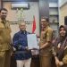 Wakili Pj Bupati, Asisten III Sekdakab Serahkan LKPJ Kepada Ketua DPRK Aceh Besar