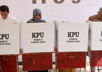 Sekda Aceh Nyoblos di TPS 09 Gampong Pineung