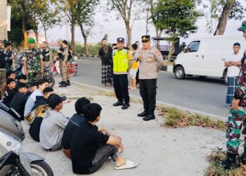 Bubarkan Balap Liar, Polisi dan Instansi Terkait serta Warga Lakukan Patroli Bersama