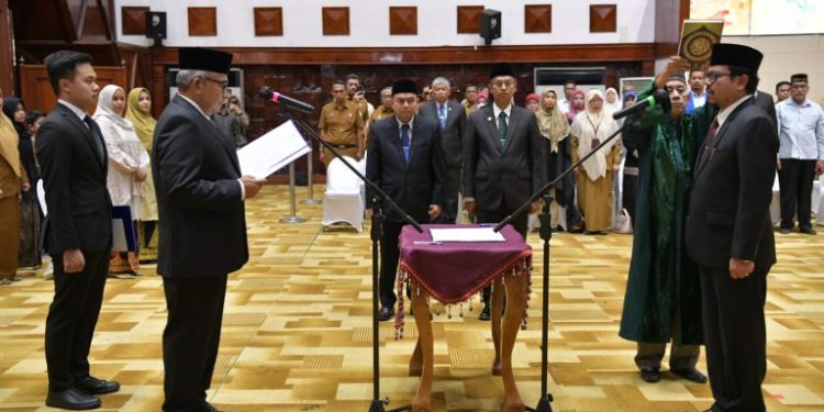 Azwardi Dilantik Sebagai Pj Sekda Aceh
