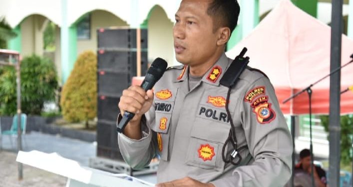 Diduga Tak Puas Penanganan Kasus, NS Cs Pasang Bendera Bulan Bintang di Pagar Polsek