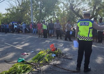 Polisi Olah TKP Terhadap Pemotor Tak Dikenal Tewas di Krueng Raya