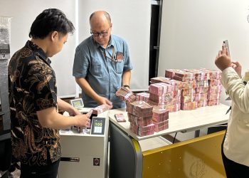 Tim Penyidik Menyita Uang Tunai Sejumlah Rp10 Miliar dan SGD 2 Juta dalam Perkara Komoditas Timah