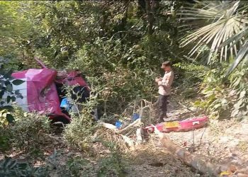 Hilang Kendali, Microbus Terjun Kejurang di Krueng Raya