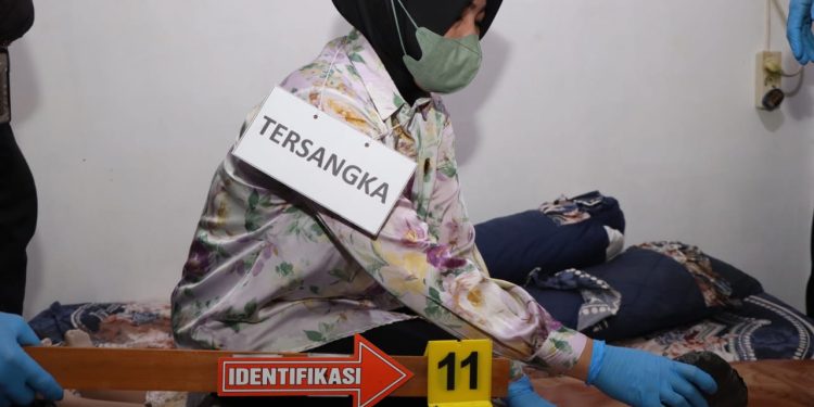 Polisi Rekonstruksi Anak Bunuh Ibu  Kandung di Kajhu, Tersangka Hantam Kepala Korban Dengan Batu
