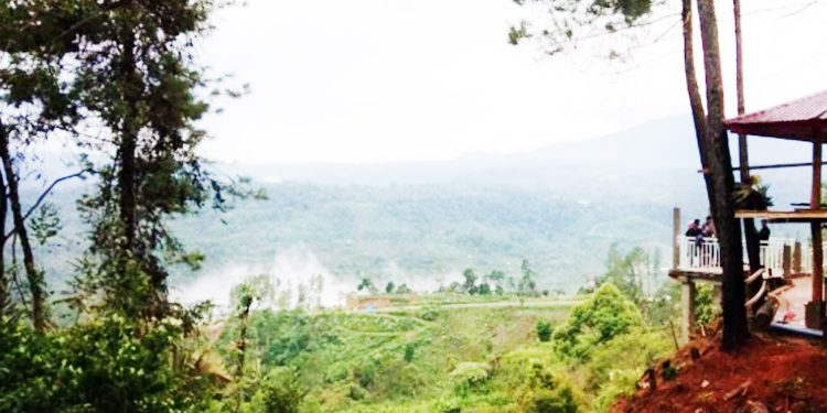 Menikmati Dinginnya Puncak Gunung Salak Aceh Utara