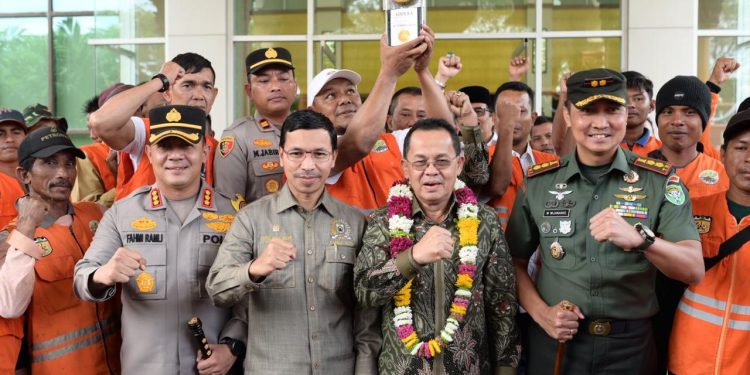 Banda Aceh Raih Piala Adipura, Ketua DPRK Apresiasi Pasukan Oranye