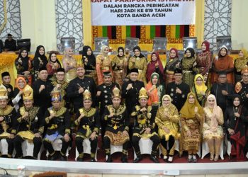 Busana Adat Aceh Semarakkan Rapat Paripurna HUT Ke-819 Banda Aceh